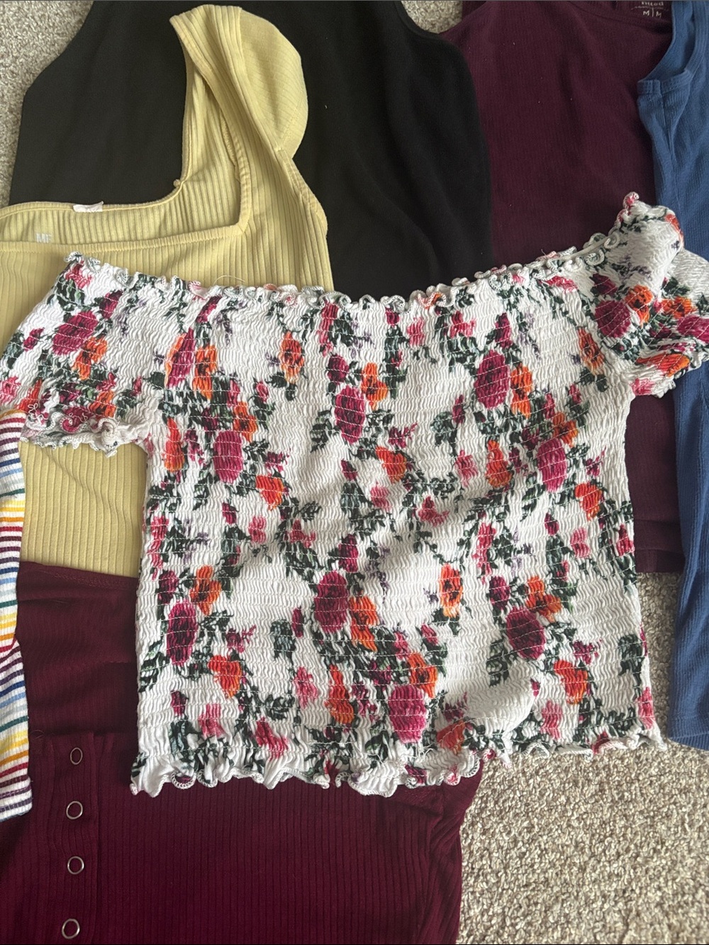 Assorted Women's Tank Tops - Mixed Colors - Picture 4 of 10